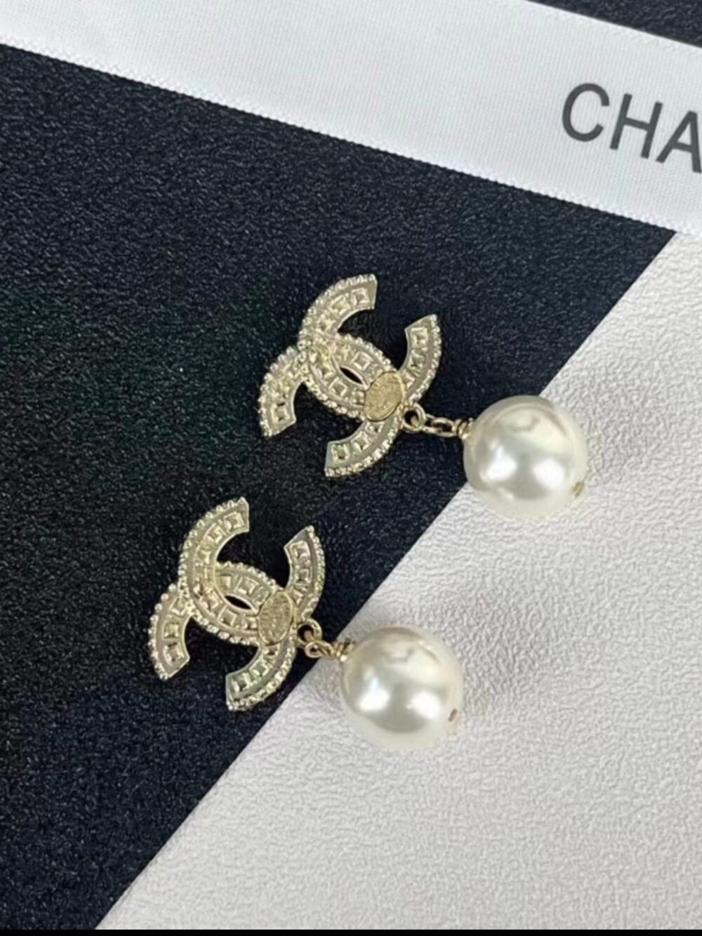 Chanel Classic CC Logo Pearl Stud Earrings - Picture 4 of 7